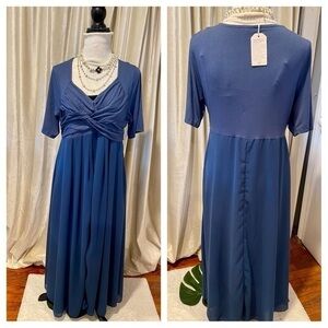 Navy blue crisscross gown, cotton Poly top w/ chiffon skirting& pockets❤️💕